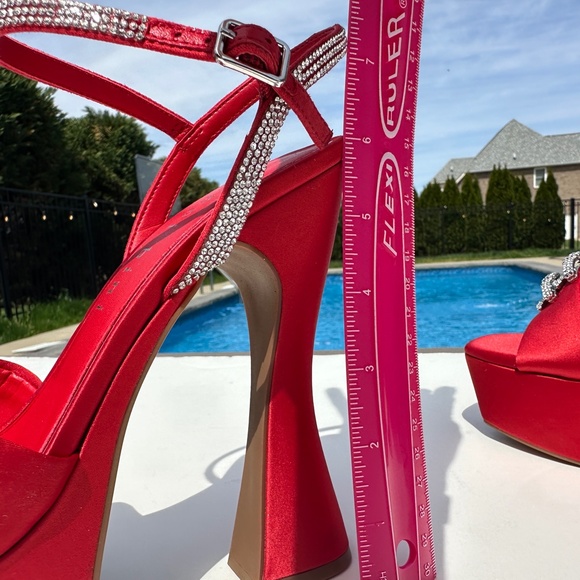 NWT Gianni Bini 10 Dempsey Red Satin Bow Platform Sandals - Picture 6 of 15